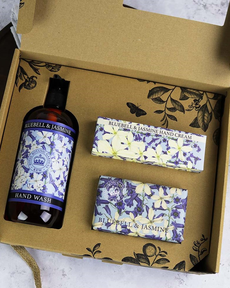Kew Gardens Handpflege-Set | Glockenblume & Jasmin | 240 g Seifenstück, 500 ml Flüssigseife, Handcreme