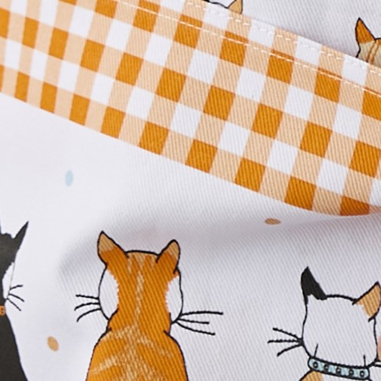 Ulster Weavers Baumwollschürze Cats in Waiting - Wartende Katzen - die Tasche mit den orangefarbenen Landhaus-Karos im Detail