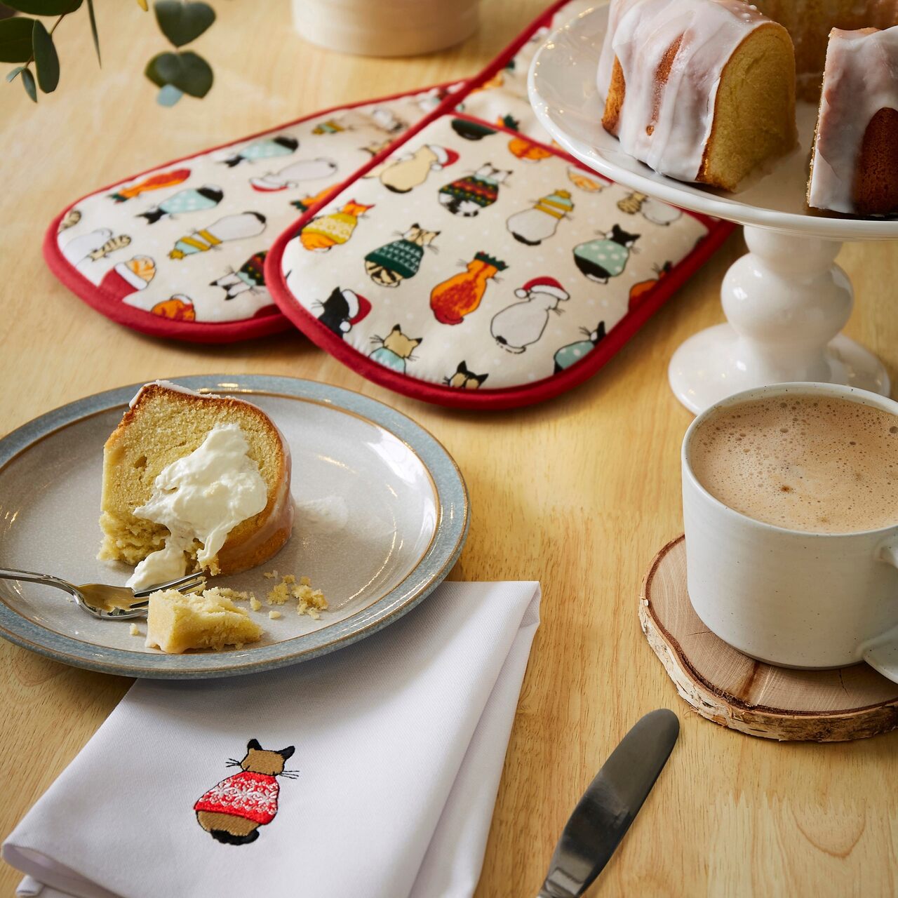 Wartende Weihnachts-Katzen - Serviette u. Backofenhandschuh