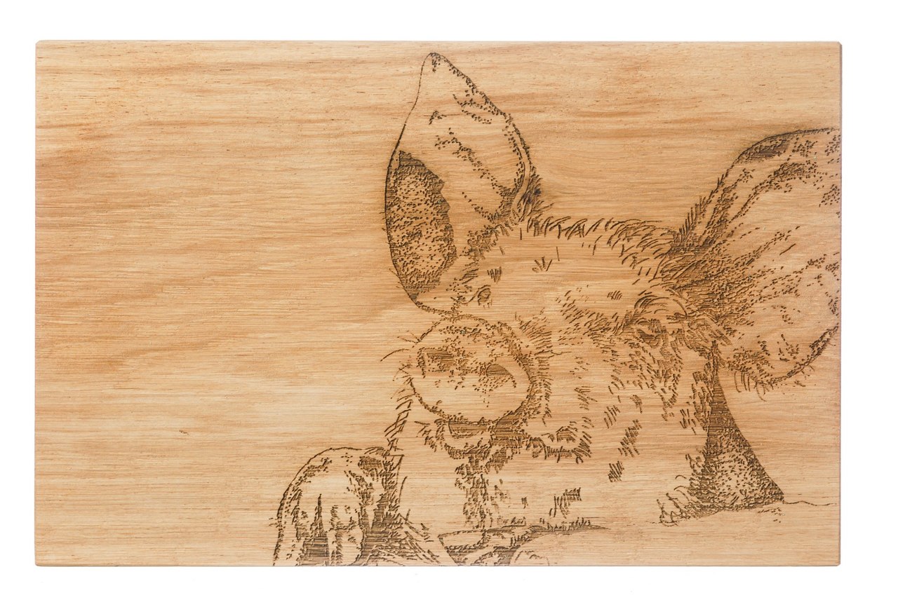 Schneide- & Servierbrett aus Eiche | Motiv 'Lächelndes Schwein'