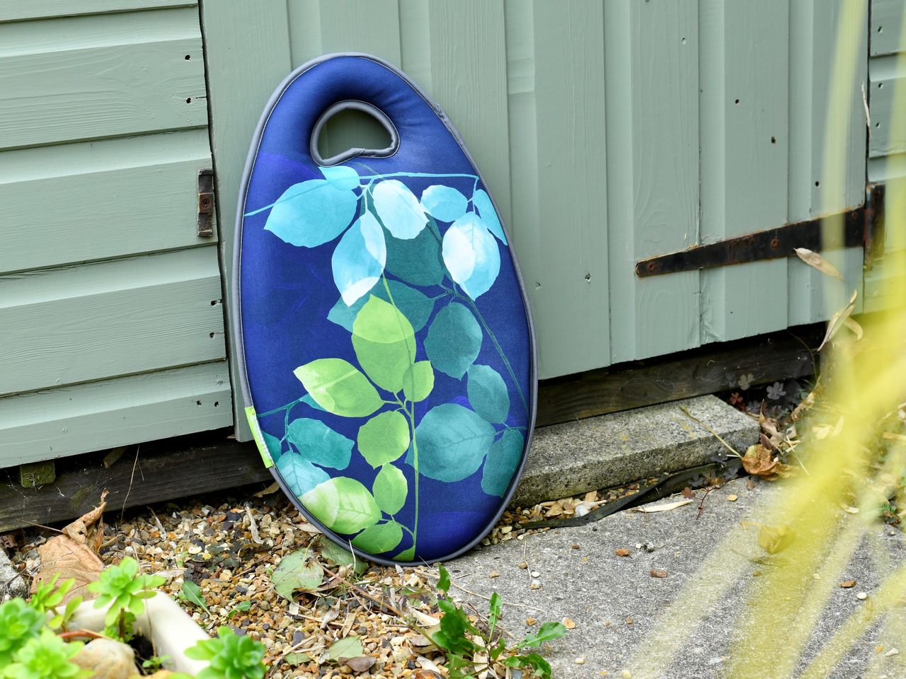 Kniekissen 'Unter dem Blätterdach' | National Trust by Burgon & Ball