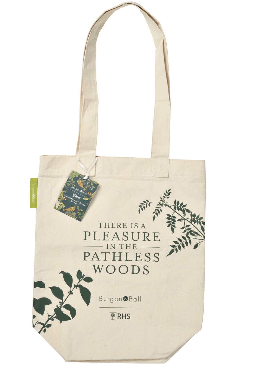 Tote Bag aus ungebleichter Baumwolle mit Gedichtzeile: "There is a pleasure in the pathless Woods" in dunkelgrün