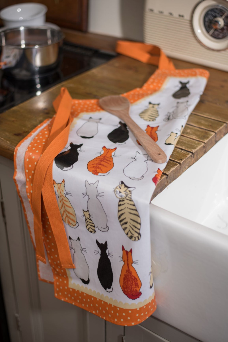 PVC-Schürze Wartende Katzen, von Ulster Weavers