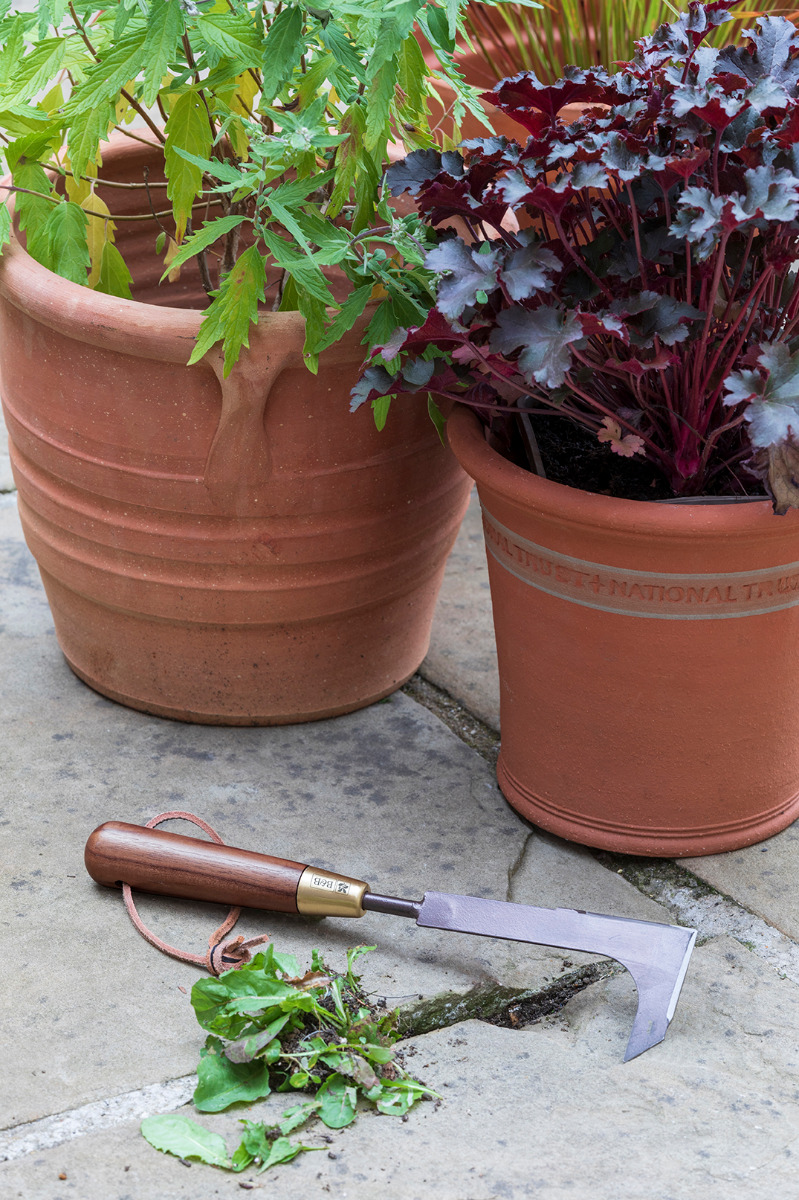 Kurzer Pflaster-Fugenkratzer National Trust von Burgon & Ball