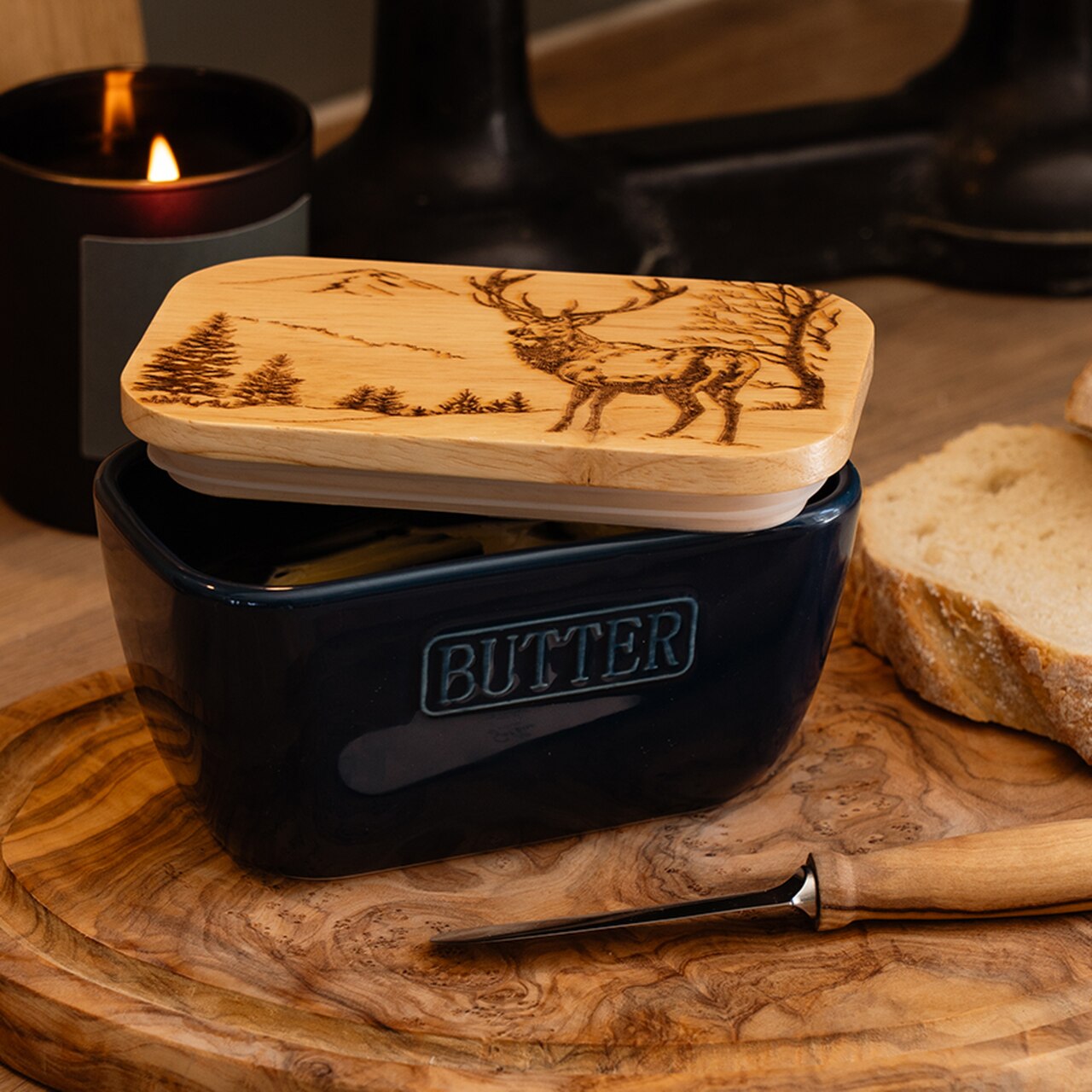 Blaue Butterdose aus Keramik mit Eichenholzdeckel | von Selbrae House, Schottland