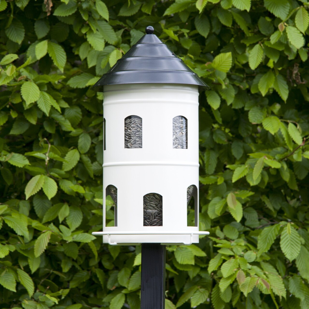 Großer Futterturm für kleine Vögel