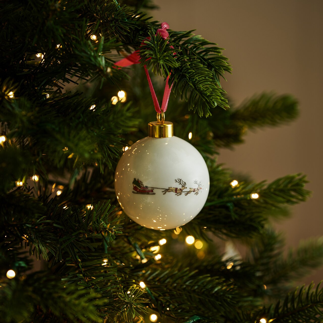 Baumkugel aus Porzellan | Design Father Christmas - Weihnachtsmann | von Sophie Allport