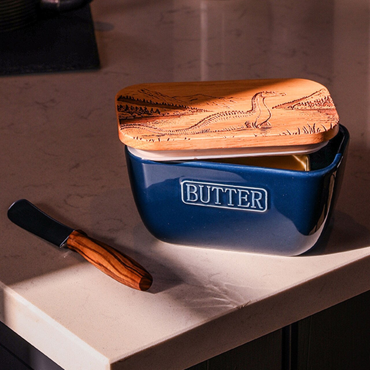 Blaue Keramik-Butterdose mit Deckel aus Eichenholz | Motiv Nessie