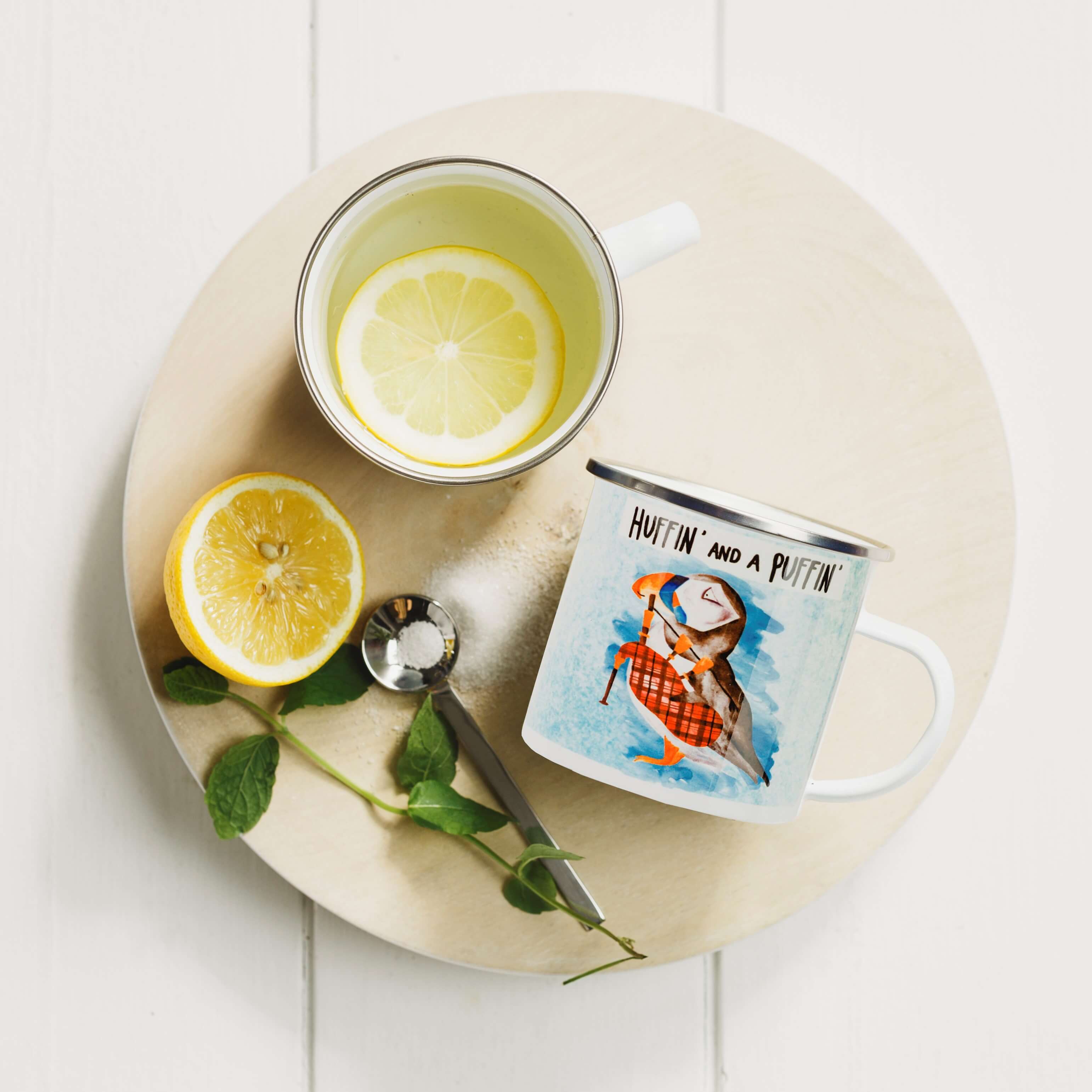 Schottische Souvenirtasse aus Emaille Huffin' and a Puffin'