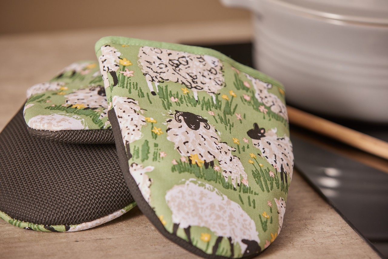 Woolly Sheep - Micro Mitts | von Ulster Weavers