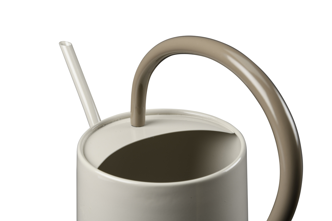 Hellbeige Zimmergießkanne mit dunklerem Wellengriff | von oben - mit großer Einfüllöffnung