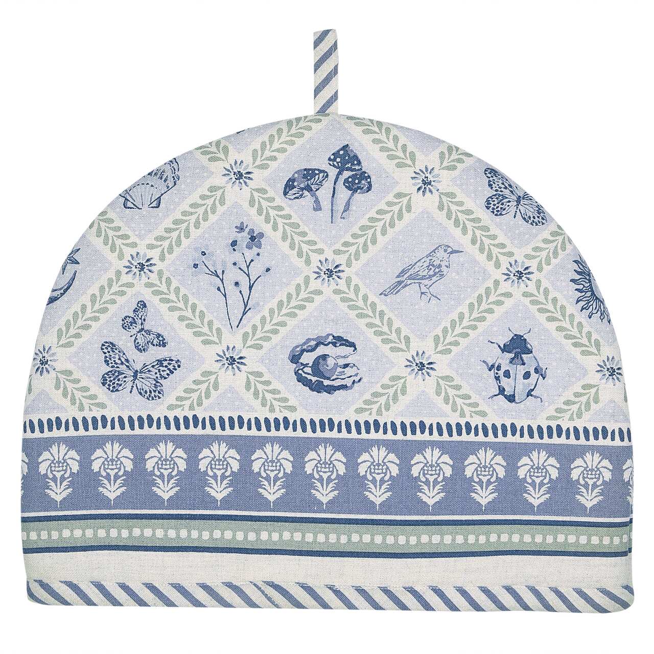 Teehaube von Ulster Weavers mit einer küstentypischen Mischung aus Motiven wie Muscheln, verwehten Blumen, Vögeln und Küstenkäfern in einer beige-grün-blauen Farbpalette