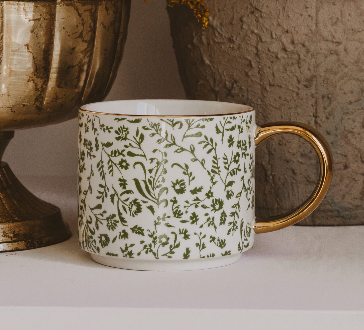 Porzellantasse, grünes, florales Design mit Goldhenkel und feinem Goldrand | von Sweet Water Decor, USA