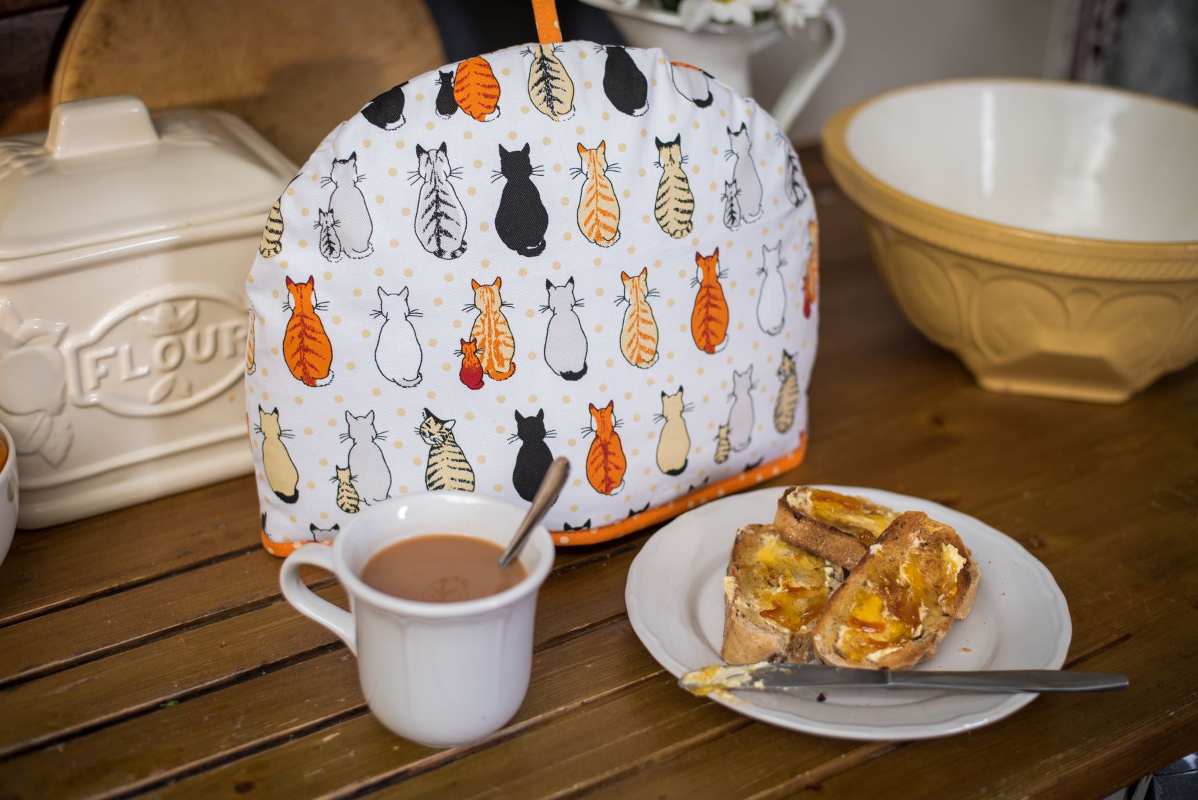 Ulster Weavers Tea Cosy Cats in Waiting 'New'