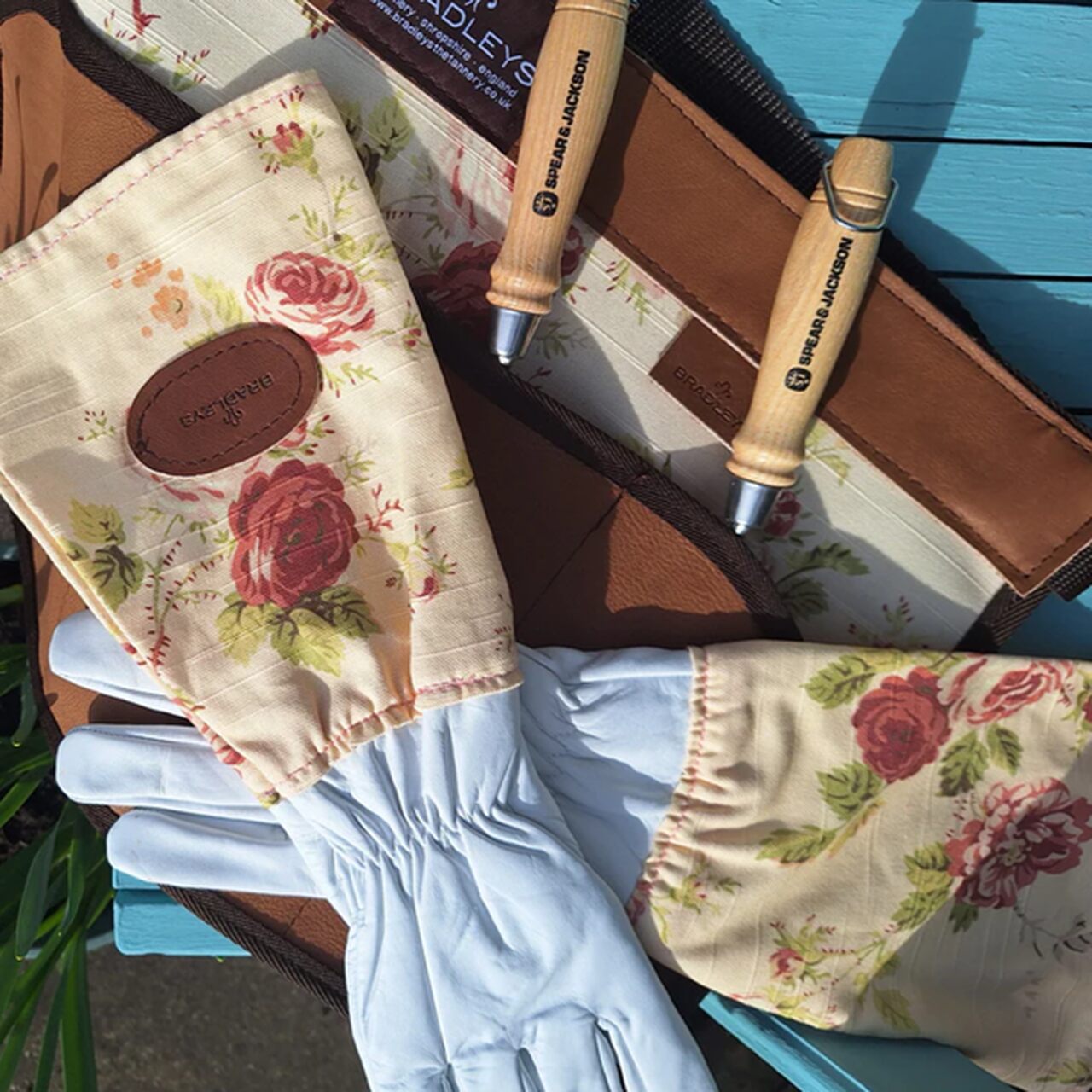 Bradleys Florale Leder-Gartenschürze mit Stulpenhandschuhen Pink Leinen und Leder