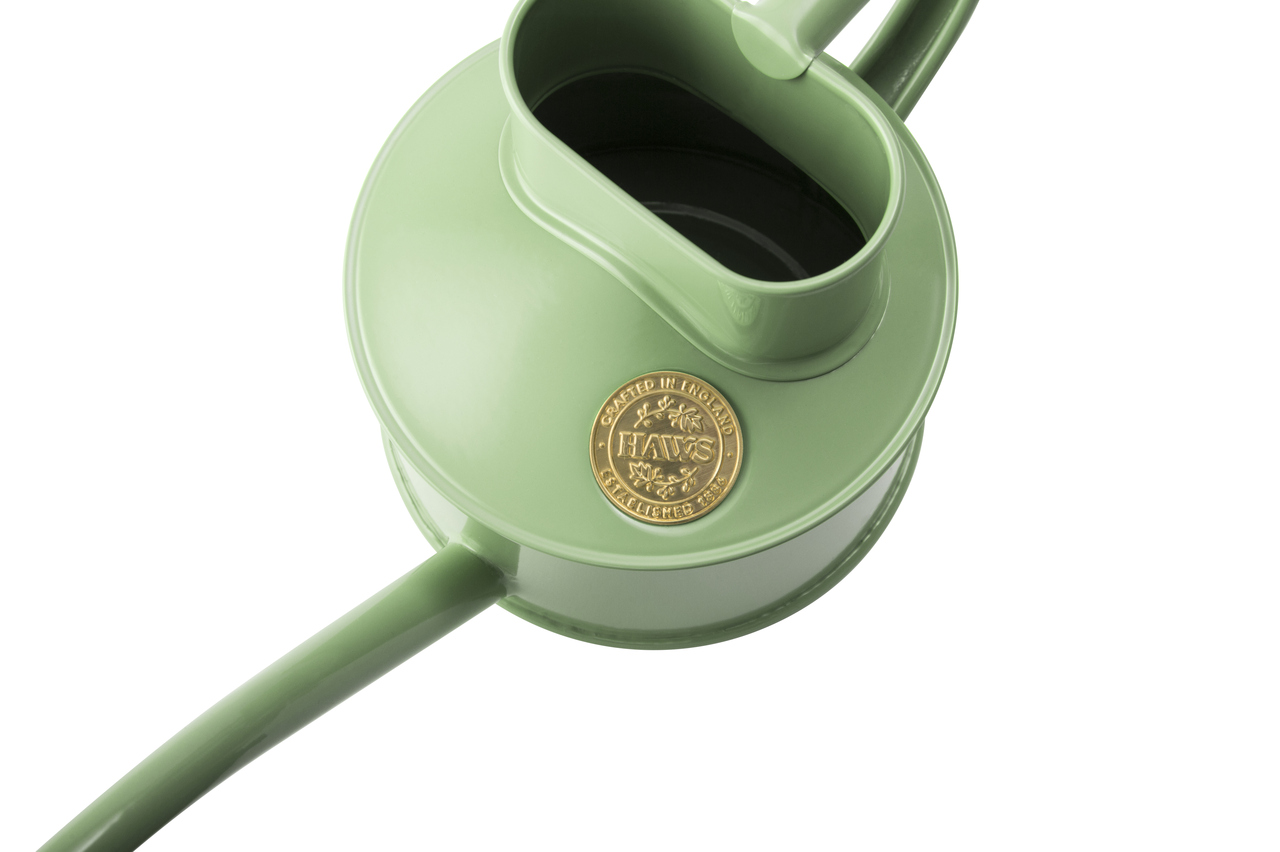 Haws Pot Waterer 1 Pint | Zimmergießkanne Salbeigrün | Haws-Medaillon