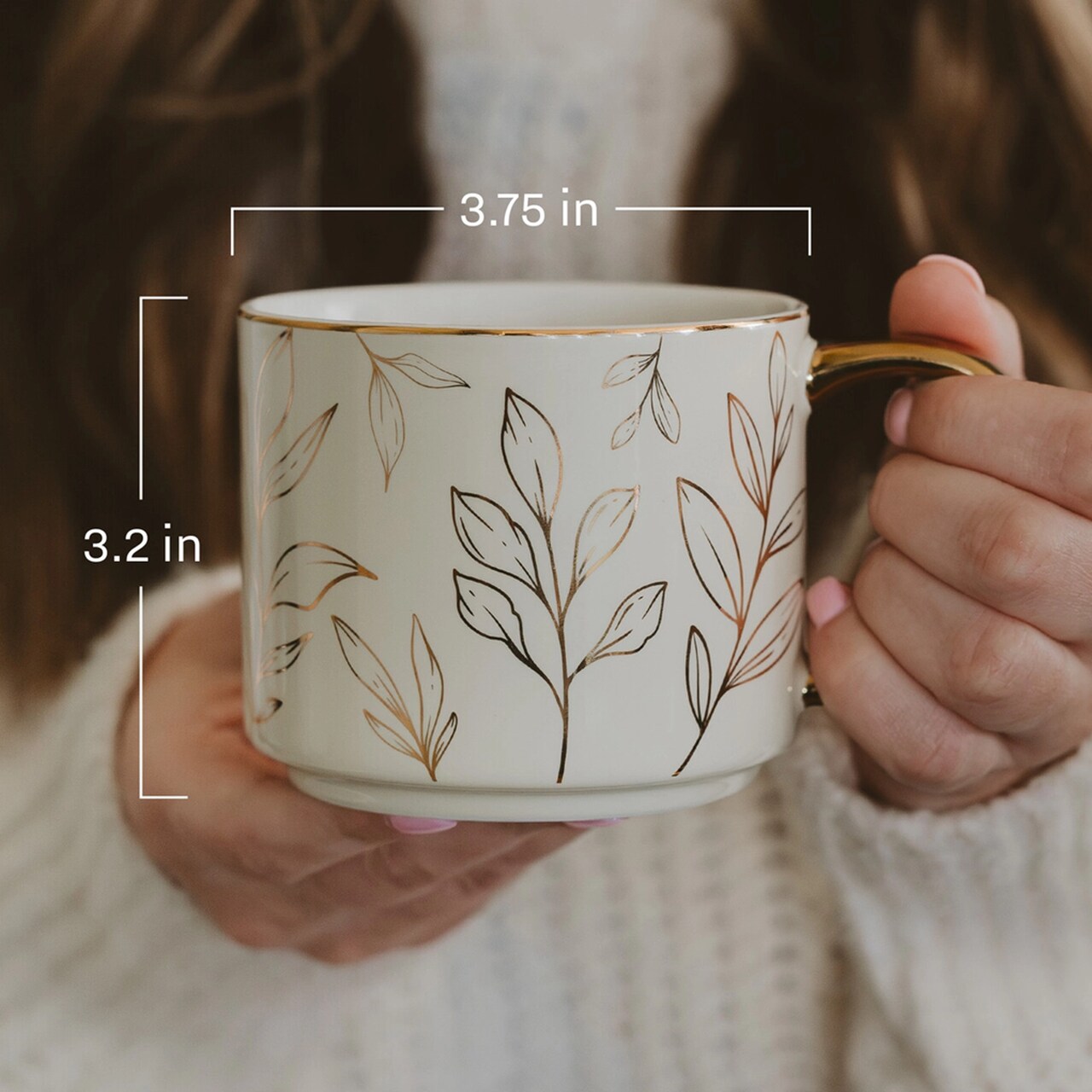 Stapelbare Tasse mit Goldverzierung | Maße: Höhe ca. 8,1 cm | Breite ca. 9,5 cm (mit Henkel ca. 13,8 cm)