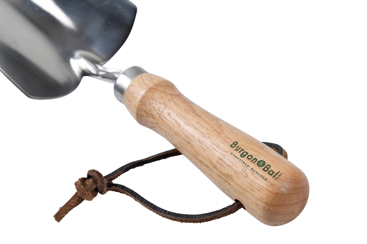 Griff aus FSC-zertifiziertem Hartholz | Lederkordel zum Aufhängen