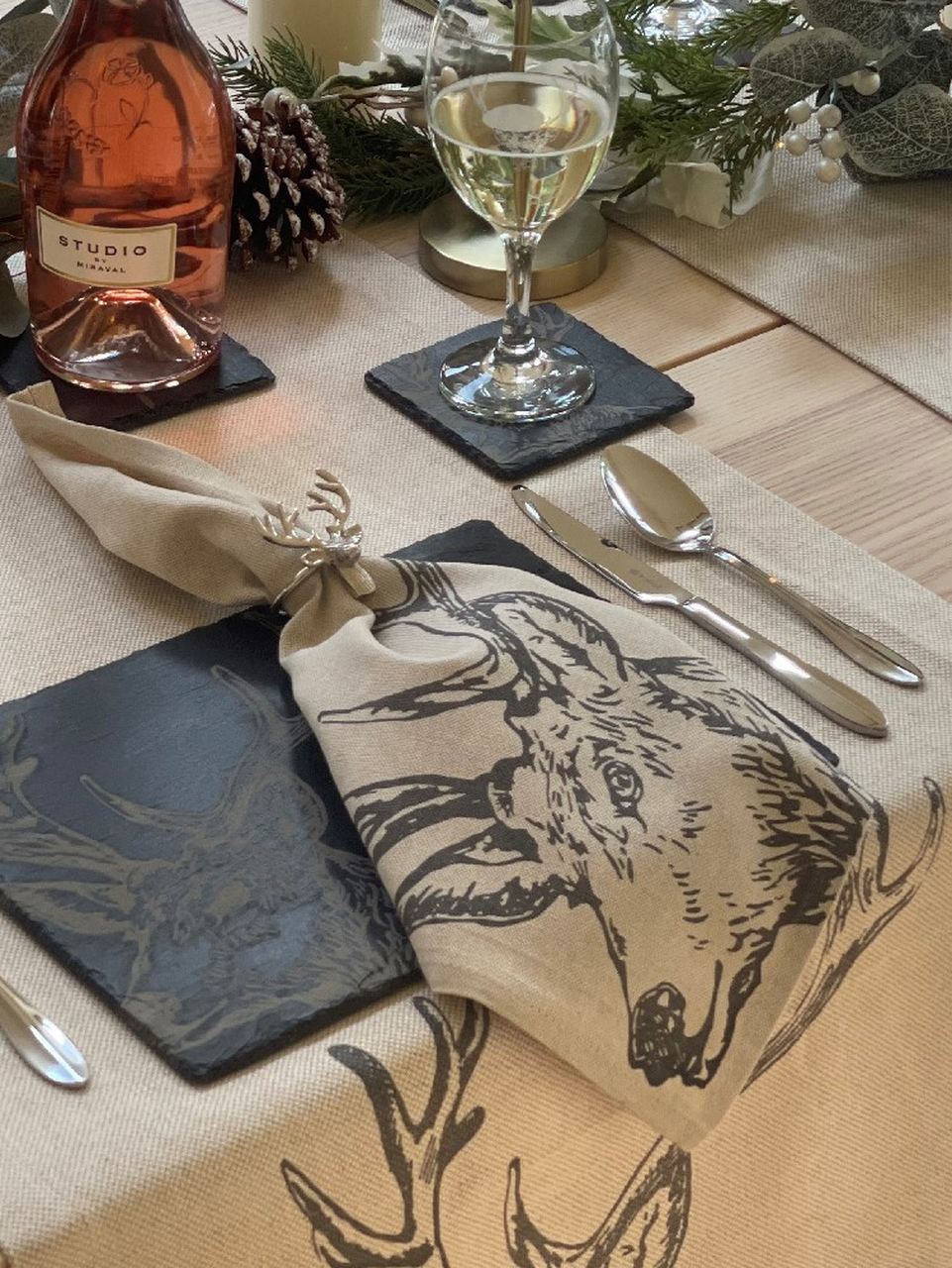 Servietten Hirsch | 4er-Set | weihnachtlich dekoriert