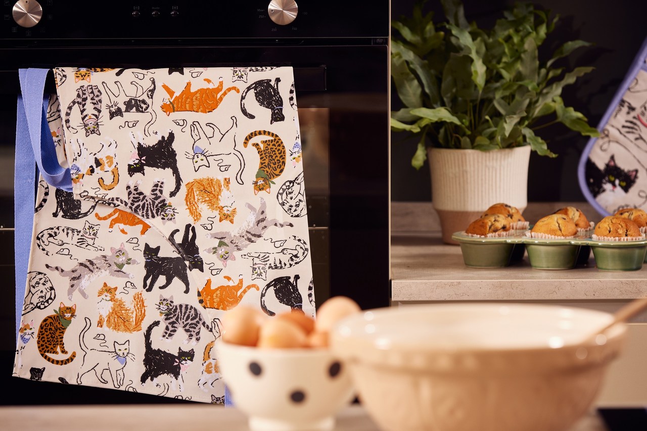 Ulster Weavers Feline Friends Apron - PVC/Oilcloth