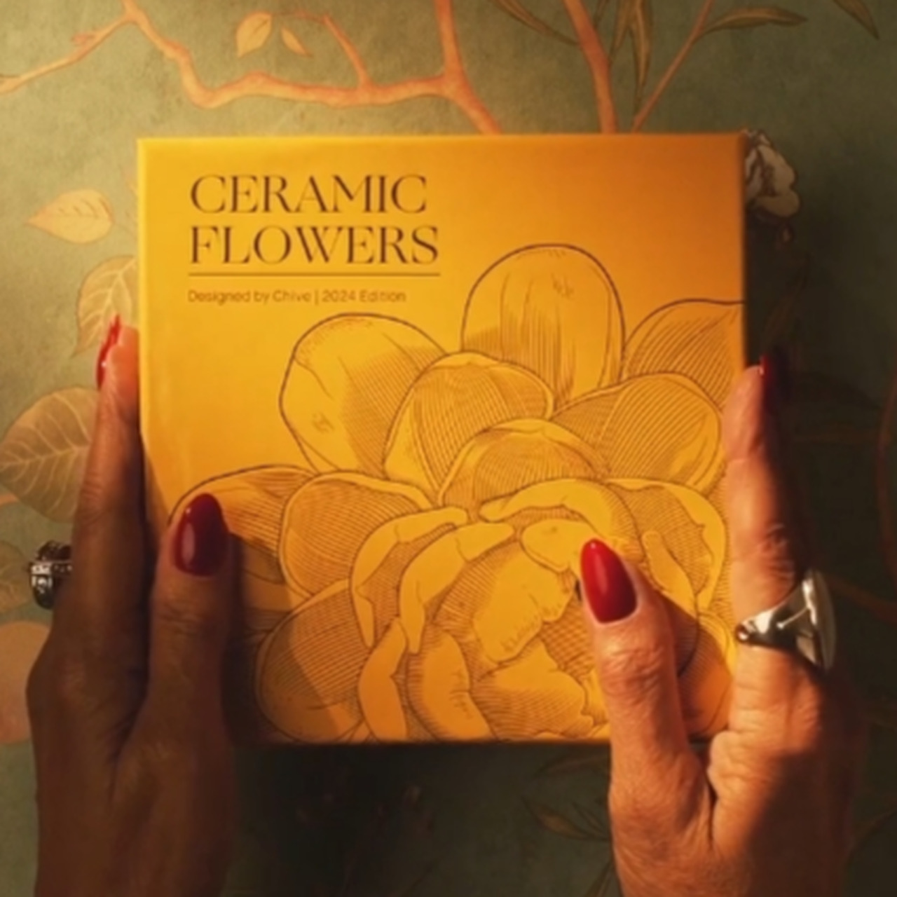 Aparte Keramikblüten in edler Präsentbox