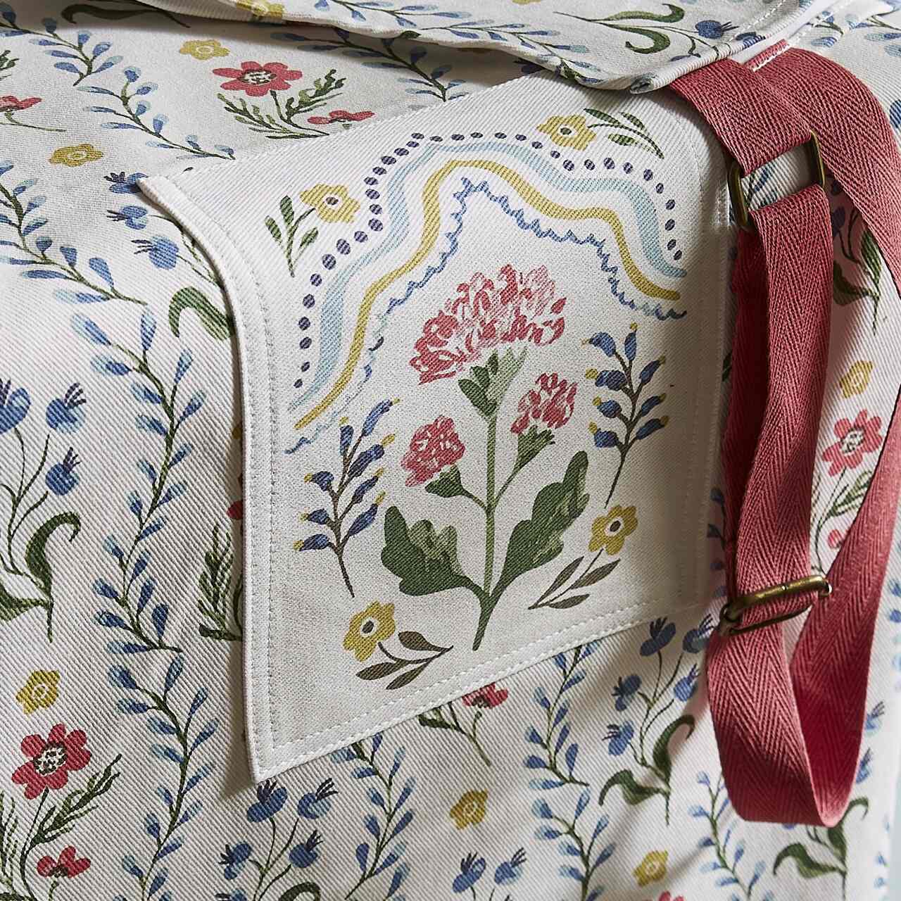 Das Design in Groß: Eine Kombination verschiedener Blumenmuster für den typischen Bohemian-Vintage-Look